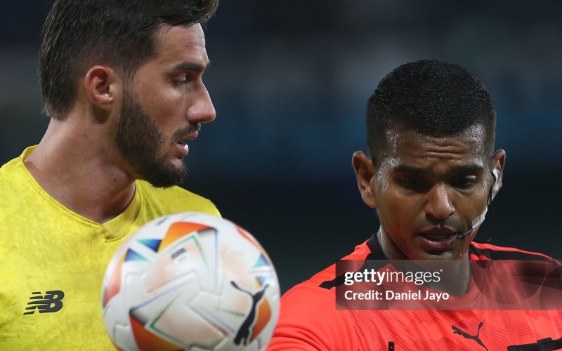 Việc thả bóng phải tuân thủ theo luật.